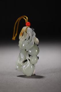 和田玉青花籽料 福寿雕件 尺寸:3×1.7×6.8厘米 重41克